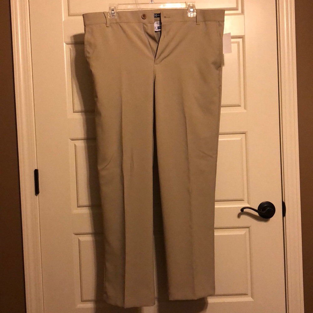 Men’s Izod golf pants.